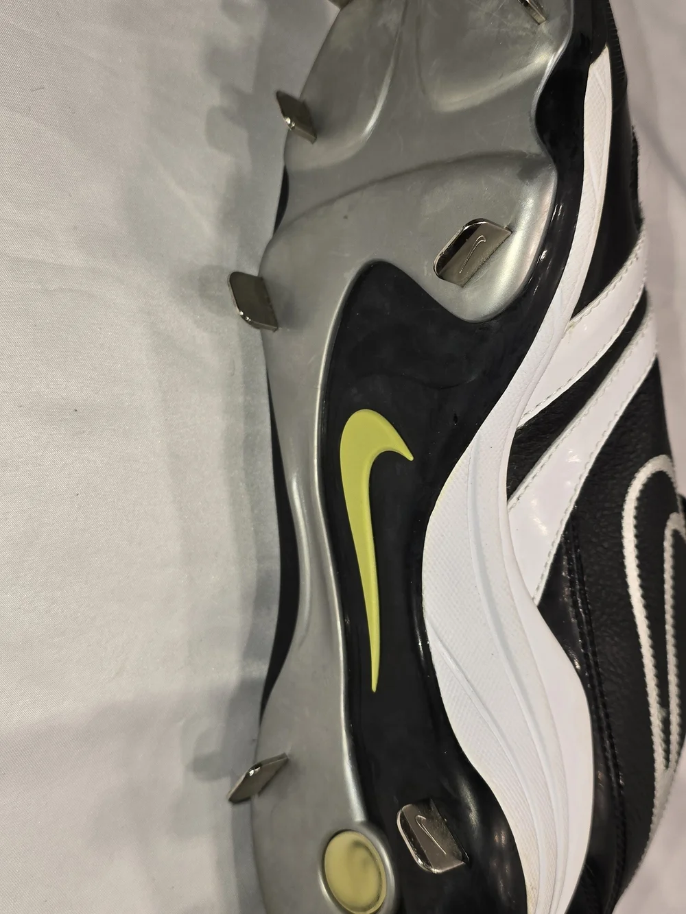 Nike Black and White Baseball Cleats with Colored Heel Tabs